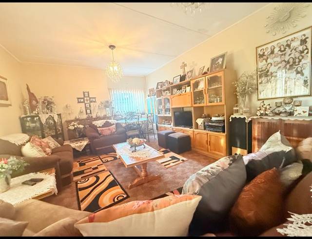 8 BEDROOM HOUSE FOR SALE IN VANDERBIJLPARK CW 2